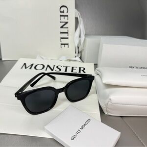 GENTLE MONSTER Black Sunglasses with Dark Gray Lenses